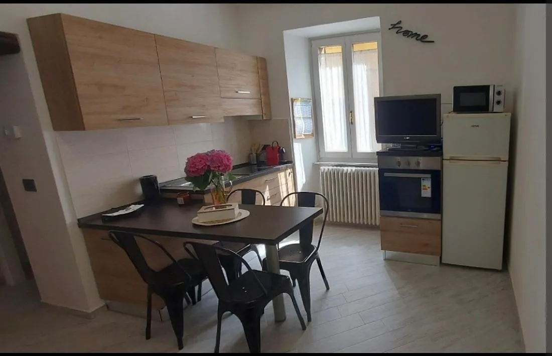 Nella Corte Dell'Oste Brinzio 0*,  Italië